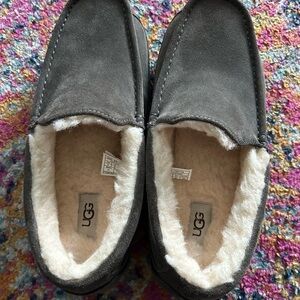UGG Men's Gray Suede Slippers